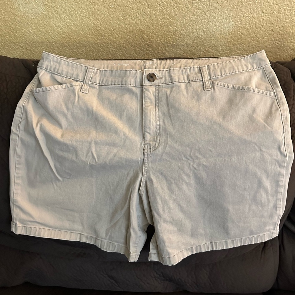 St. John's Bay Cream Bermuda Shorts Casual Style